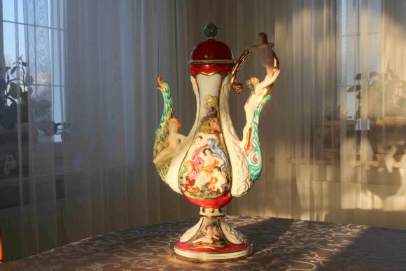 Декоративный высокий кувшин CAPODEMONTE