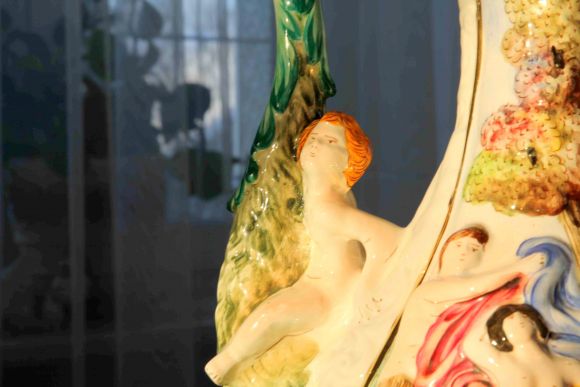 Декоративный высокий кувшин CAPODEMONTE