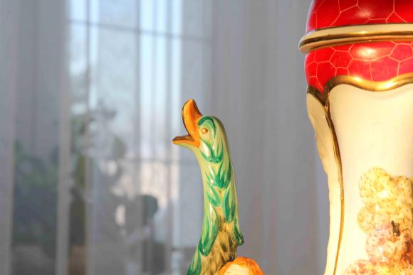 Декоративный высокий кувшин CAPODEMONTE