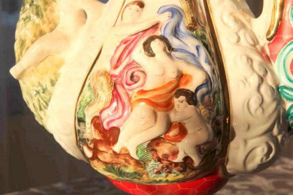 Декоративный высокий кувшин CAPODEMONTE