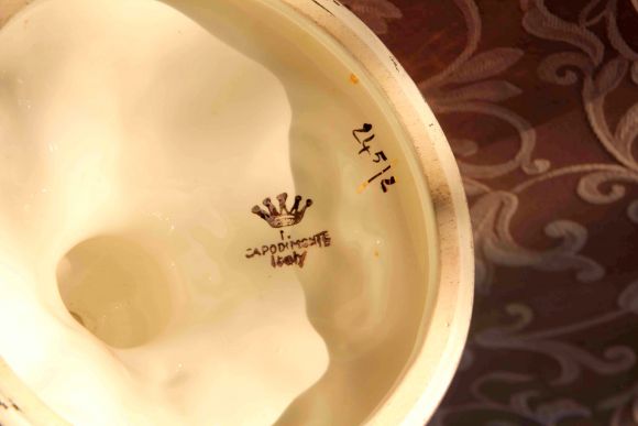 Декоративный высокий кувшин CAPODEMONTE