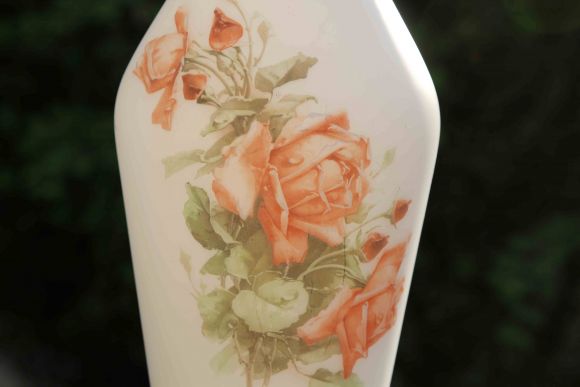 Прекрасная ваза матового стекла