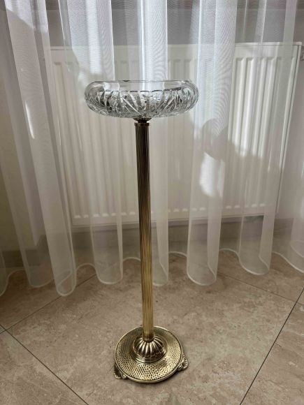 Хрустальная пепельница на изящной латунной ножке