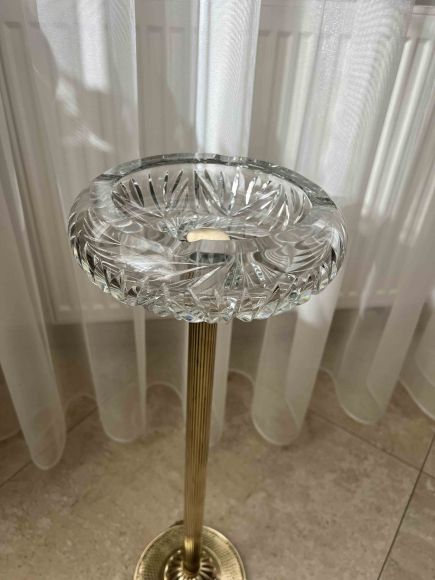 Хрустальная пепельница на изящной латунной ножке