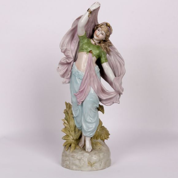 Антикварная Немецкая статуэтка DRESDEN