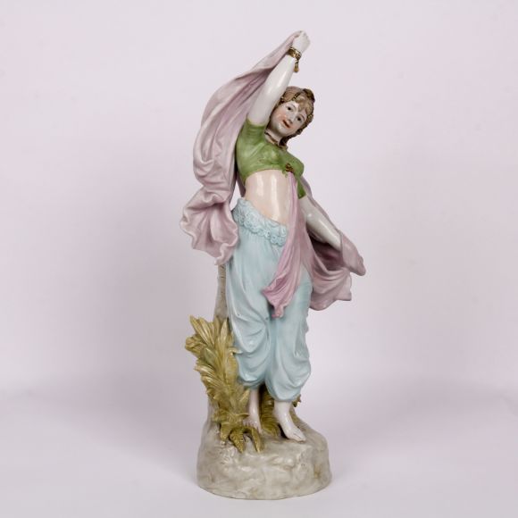 Антикварная Немецкая статуэтка DRESDEN