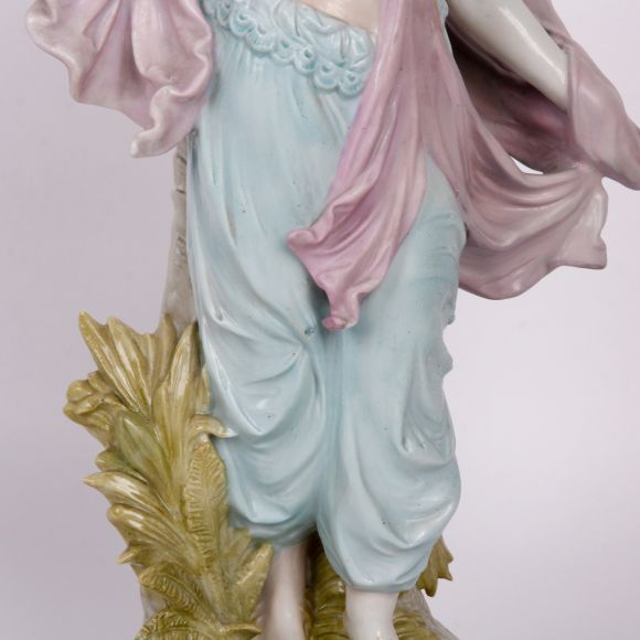 Антикварная Немецкая статуэтка DRESDEN