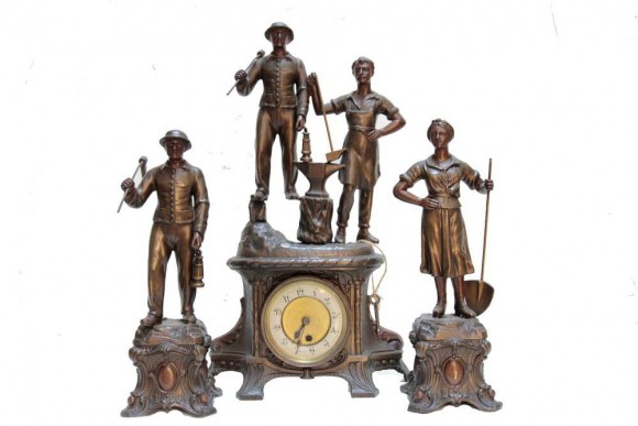 Часы медные "МИР. ТРУД. МАЙ". Часы сделаны в Англии