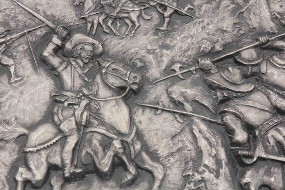 Великолепное антикварное оловянное панно в дубовой раме