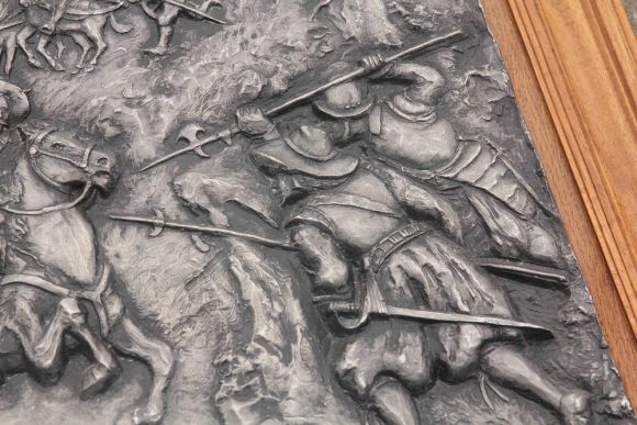 Великолепное антикварное оловянное панно в дубовой раме