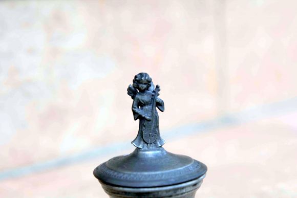 Очень старая оловянная волшебная шкатулочка