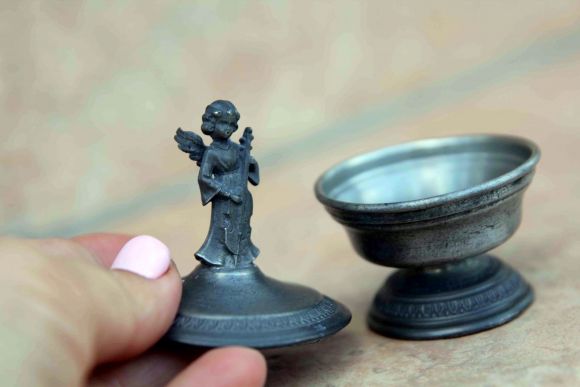 Очень старая оловянная волшебная шкатулочка