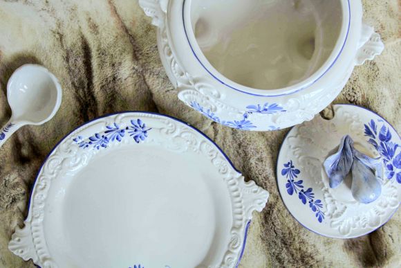 Винтажная супница в голубых тонах