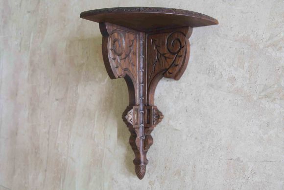 Угловая дубовая полка удлиненной формы