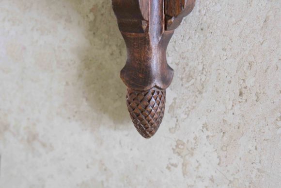 Угловая дубовая полка удлиненной формы