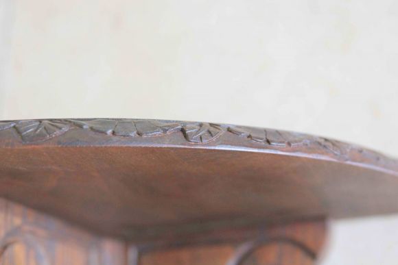 Угловая дубовая полка удлиненной формы