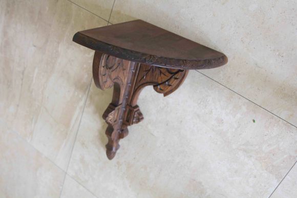 Угловая дубовая полка удлиненной формы