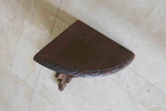 Угловая дубовая полка удлиненной формы