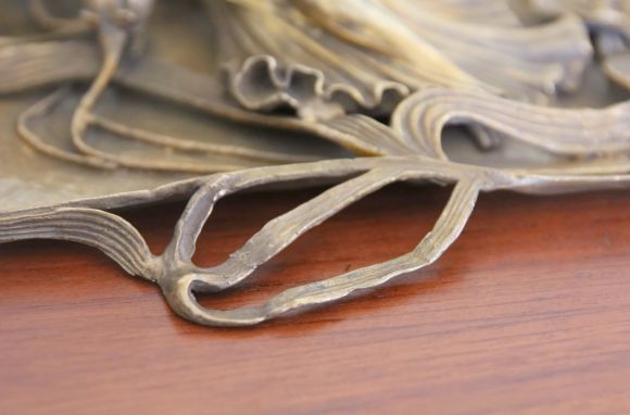 Старинный подсвечник арт-деко - девушка с книгой