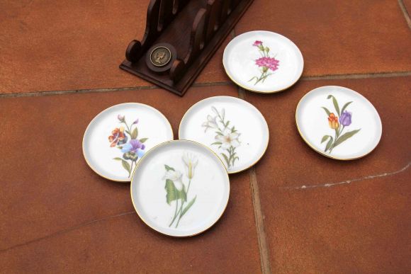 Очаровательный набор винтажных блюдец.Германия. Начало 20 века