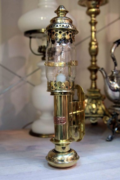 Настенная свечная бра закрытого типа. Европа. Конец 19 века