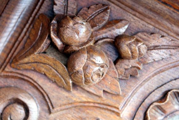  Дубовая резная полка из массива дерева