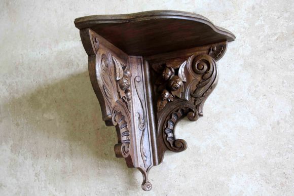  Дубовая резная полка из массива дерева