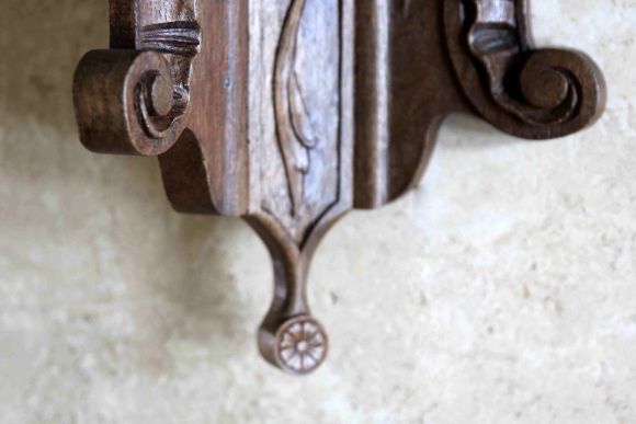  Дубовая резная полка из массива дерева