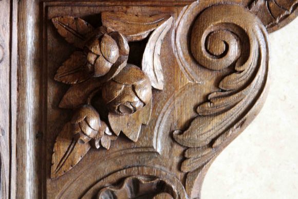  Дубовая резная полка из массива дерева