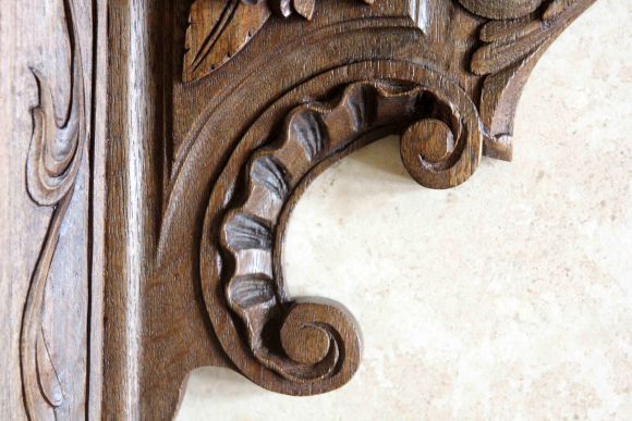  Дубовая резная полка из массива дерева