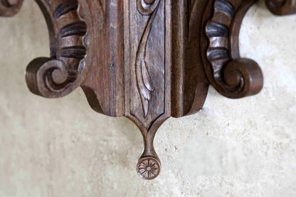  Дубовая резная полка из массива дерева