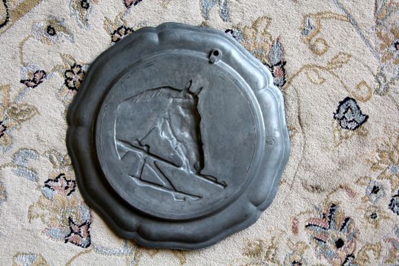 Винтажное Оловянное панно - конная тема