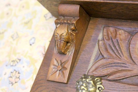 Массивная резная вешалка из дуба