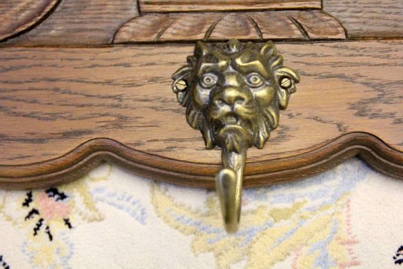 Массивная резная вешалка из дуба