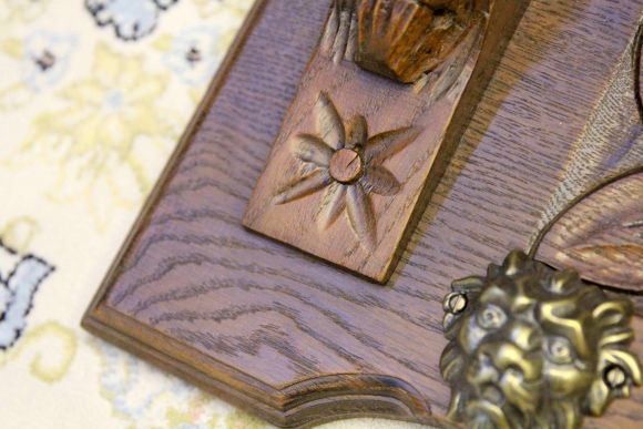 Массивная резная вешалка из дуба