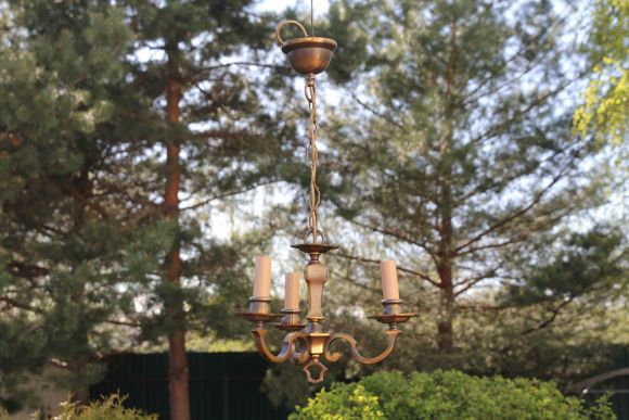 Винтажная небольшая люстра из бронзы. Европа. 20 век.