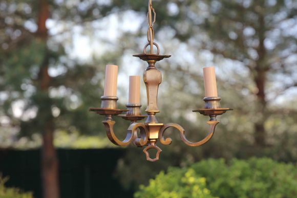 Винтажная небольшая люстра из бронзы. Европа. 20 век.