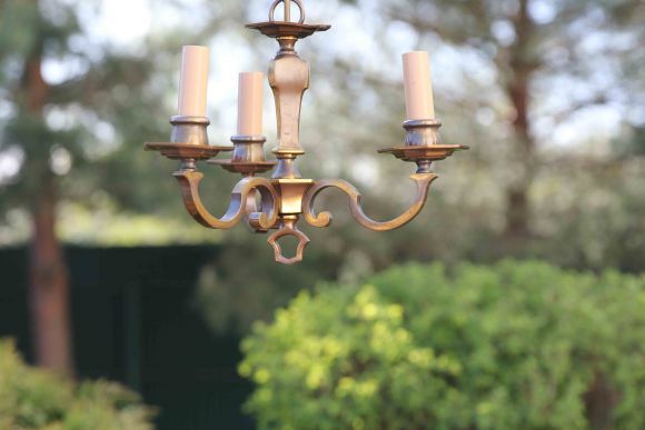 Винтажная небольшая люстра из бронзы. Европа. 20 век.