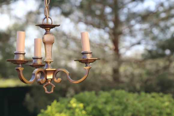 Винтажная небольшая люстра из бронзы. Европа. 20 век.