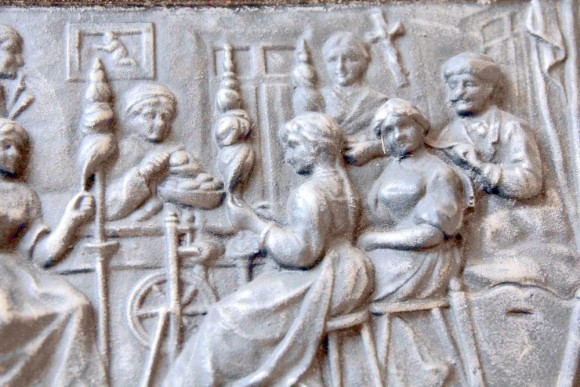 Старинное тяжеленное чугунное панно ЗА РАБОТОЙ