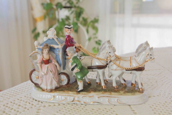 Антикварная фарфоровая статуэтка Лошадки. Европа. Начало 20 века