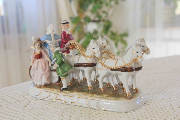 Антикварная фарфоровая статуэтка Лошадки. Европа. Начало 20 века