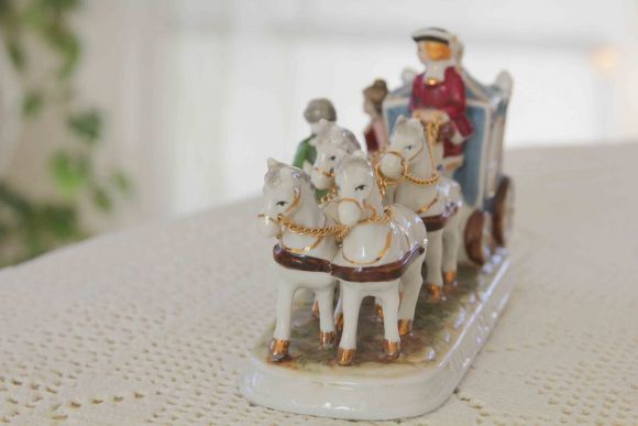 Антикварная фарфоровая статуэтка Лошадки. Европа. Начало 20 века