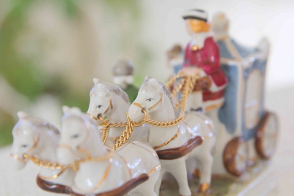 Антикварная фарфоровая статуэтка Лошадки. Европа. Начало 20 века