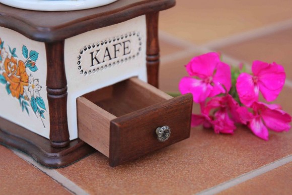 Аккуратная механическая кофемолка. Европа. Начало 20 века