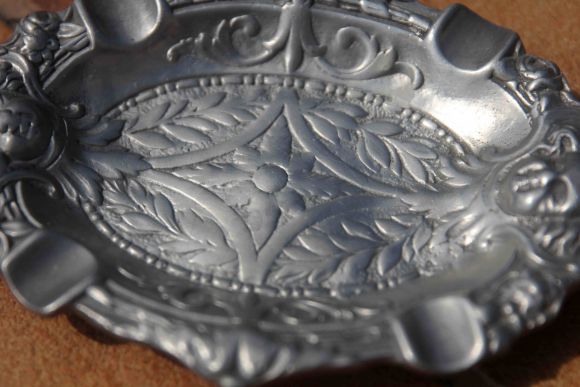 Овальная оловянная пепельница. Европа