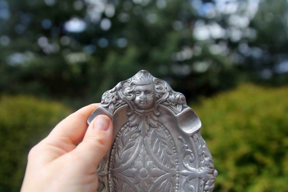 Овальная оловянная пепельница. Европа