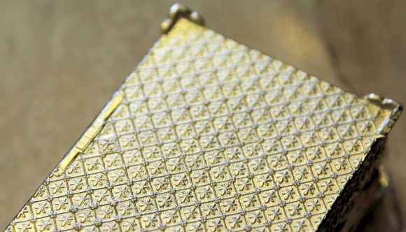 Шикарная старинная шкатулка с красным бархатом