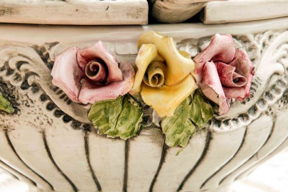 Роскошная круглая итальянская супница в лаке