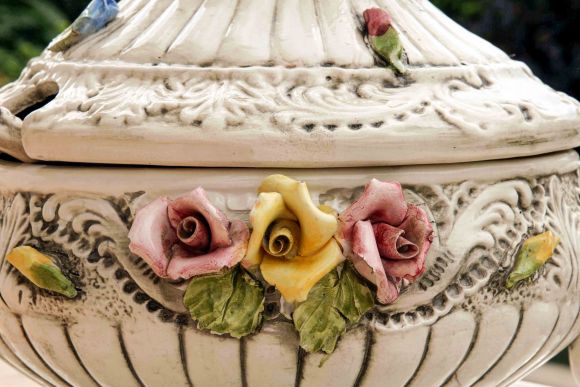 Роскошная круглая итальянская супница в лаке